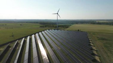 Güneş ve rüzgar jeneratörlü elektrik santrali