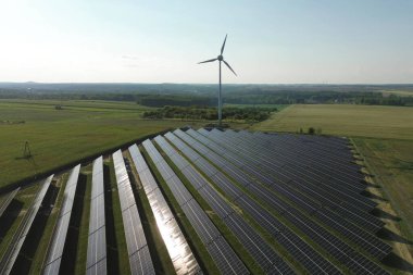 Rüzgar ve güneşten yenilenebilir temiz elektrik üretimi