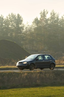Gelişmiş otoyolda yeni otomobil satın alma aracı