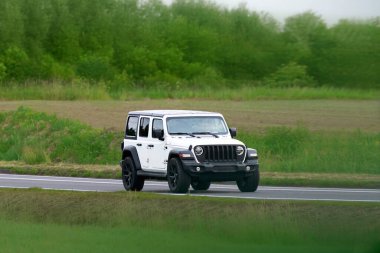 Açık hava maceraları için sağlam bir SUV.