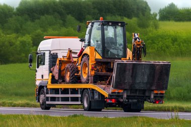 Ağır inşaat endüstrisi ekipmanları için yol lojistiği