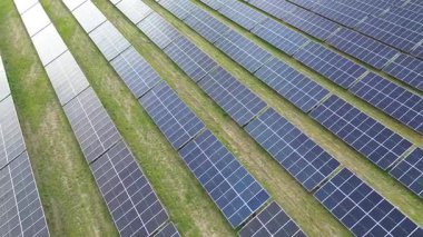 Sanayi bilgisayar büyümesini destekleyen güneş enerjisi santrali