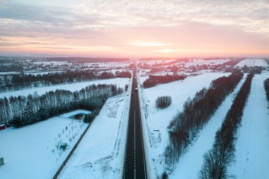 Buzlu Topraklarda Huzurlu Karlı Yol