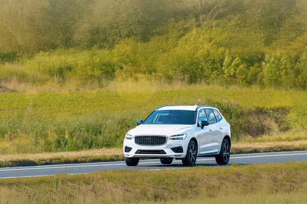 İsveç aile arabası her yolculukta güvenliği sağlıyor