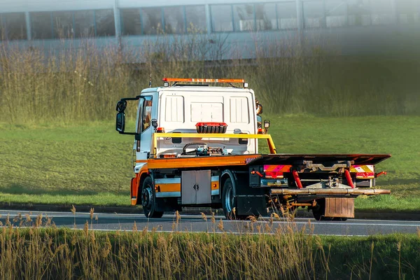 Yakıt teslimatından sonra çekici geliyor.