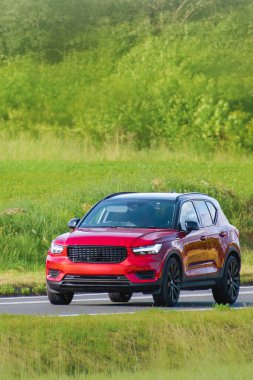 Açık hava seyahatleri için güçlü AWD geçiş aracı