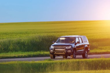 Akortlu dizel motorlu off-road servis aracı