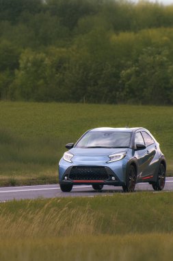 Çok yönlü Japon SUV aile seyahatleri için ideal.