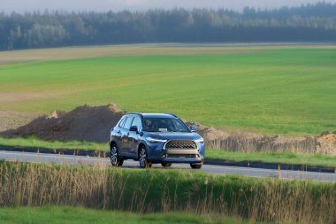Açık hava keşfi için rahat bir SUV.