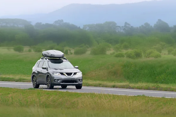 Ülke gezisinde güçlü kompakt geçiş arabası