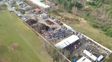 Dev bir endüstriyel atık çöplüğünün insansız hava aracı perspektifi