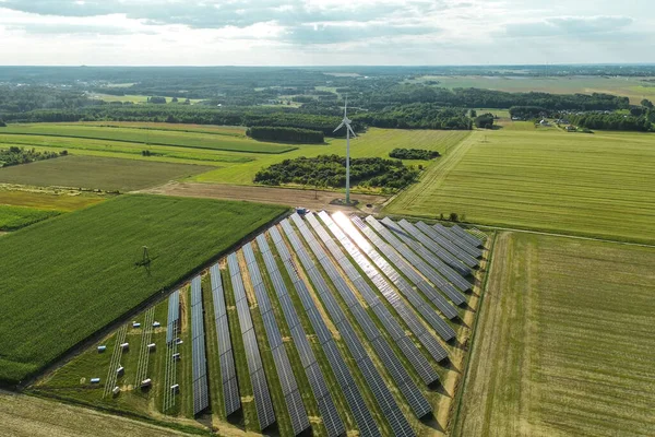 Temiz enerji gelişiminin havadan görünümü