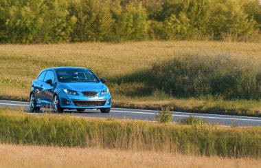 Her gün gidip gelmek için pratik bir hatchback aracı