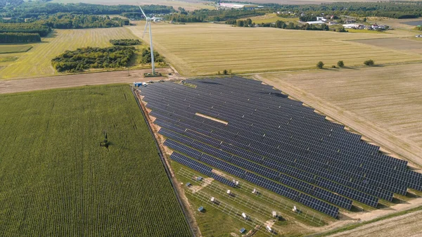 Tarım alanlarında yeşil enerji inşaatı