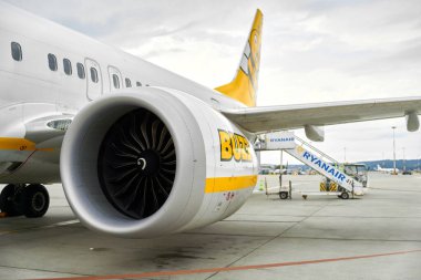 BUZZ by Ryanair jet Modern havaalanında 18.09.2025 Polonya, Avrupa