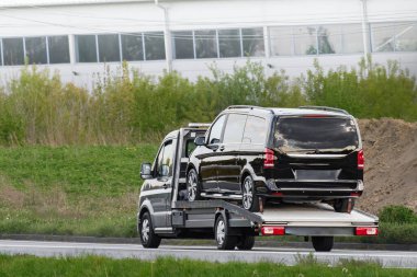 Çekici nakliye kamyonu.