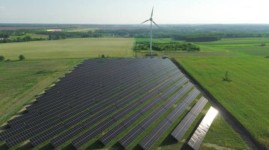 Fotovoltaik paneller ve türbinlerle alternatif enerji alanı