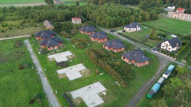 Banliyö planlı, havadan çekilmiş modern konutlar.