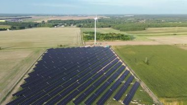 Türbinleri ve güneş pilleriyle yenilenebilir enerji endüstrisi