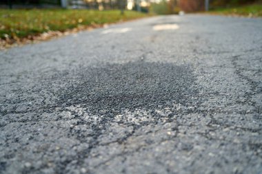 Yeni malzemelerle yol yüzeyi yenilenmesi