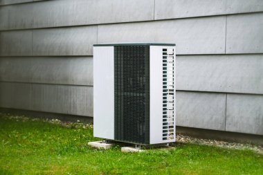 Konut binasının dışındaki akıllı ısıtma sistemi