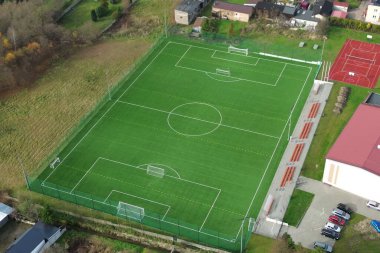 Yukarıdan bakıldığında boş futbol sahası