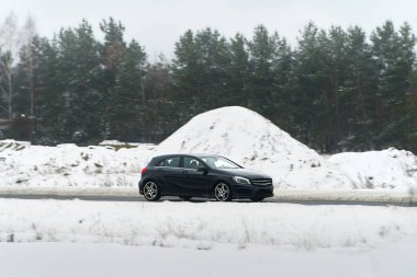 Kış şartlarında birinci sınıf araba.