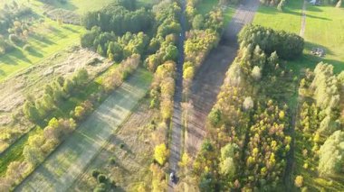 Nehir kıyısına yakın otoban manzarası