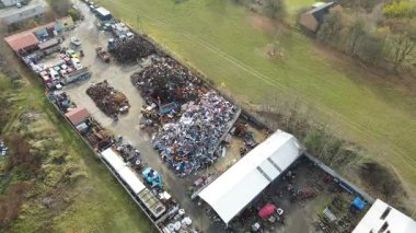 Ağır hurda malzemeleriyle sanayi bölgesi