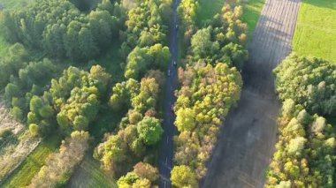Nehir kıyısına yakın otoban manzarası