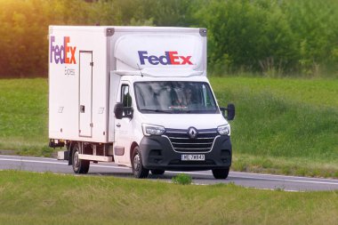 FedEx kurye lojistik aracı 26.08.2025 Polonya, Avrupa