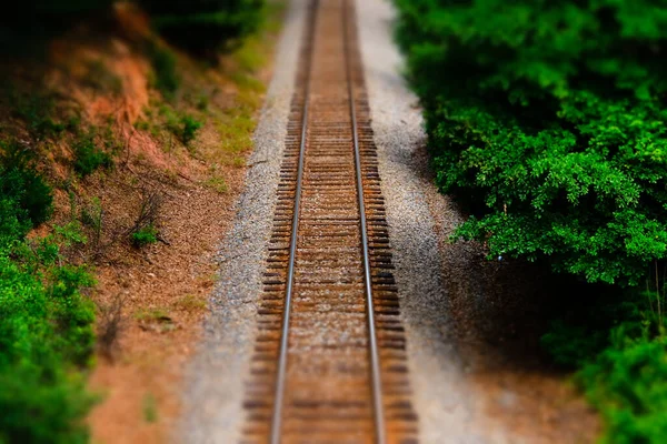 傾斜シフトレンズ効果付き鉄道線路 — ストック写真
