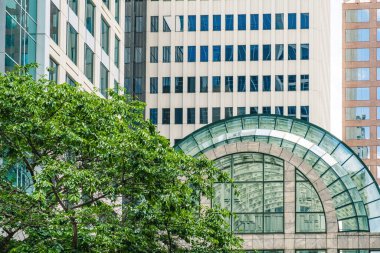 Charlotte, Kuzey Carolina, ABD 'de siyah beyaz geometrik şekilli çoklu şehir cepheleri