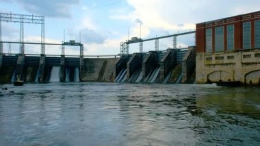 Fort Mill, Güney Carolina, ABD 'deki Catawba Nehri' nde hidroelektrik baraj.
