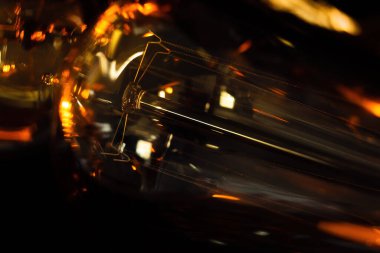 Soyut makro görünümlü ve sıcak röfleli retro ampuller