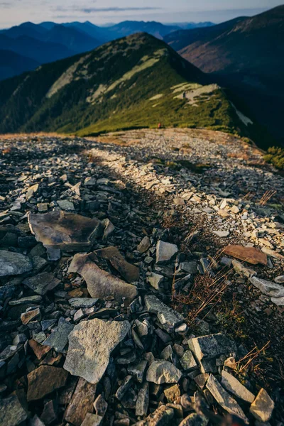 Egy sziklás hegy közelsége. — Stock Fotó