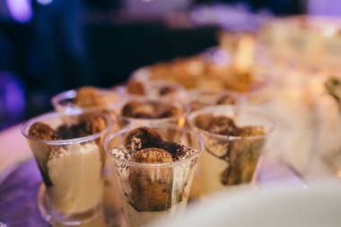 Masada bir fincan kahve.