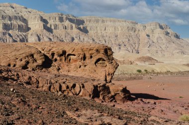 Çöldeki dağlarda güzel manzaralar