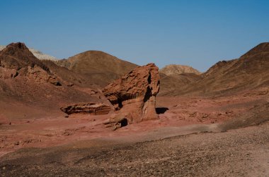 Çöldeki dağlarda güzel manzaralar