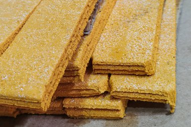 cnc makinesinde farklı maddelerin su kesimi yüksek basınç