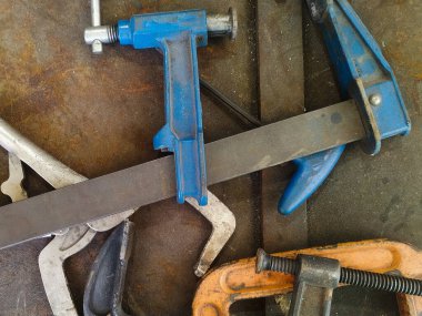 Kaynakçıların işyerindeki farklı kıskaçlar