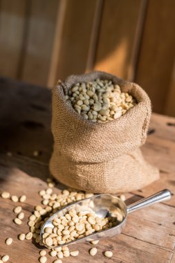 sehpadaki kahve çekirdekleri