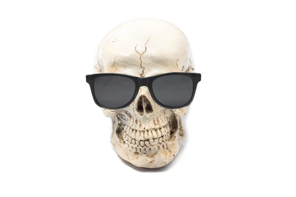 Cráneo Con Gafas Sol Aisladas Sobre Fondo Blanco — Foto de Stock