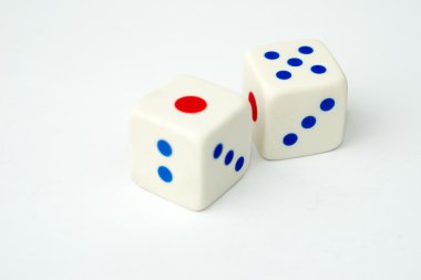 Casino dices beyaz arka plan üzerinde