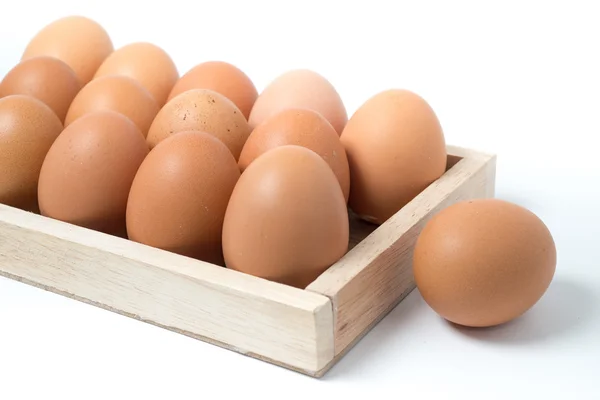 Крупный план куриных яиц на деревянной тарелке Стоковая Картинка