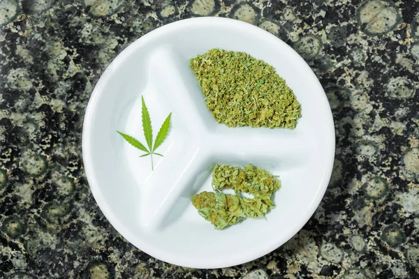 Top View Tray Crushed Cannabis Marijuana Buds Leaf Marble Table — Stock Photo, Image