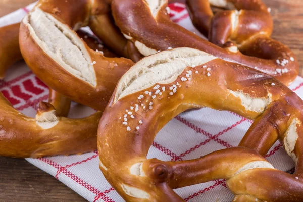 Pretzel bavaresi freschi — Foto Stock