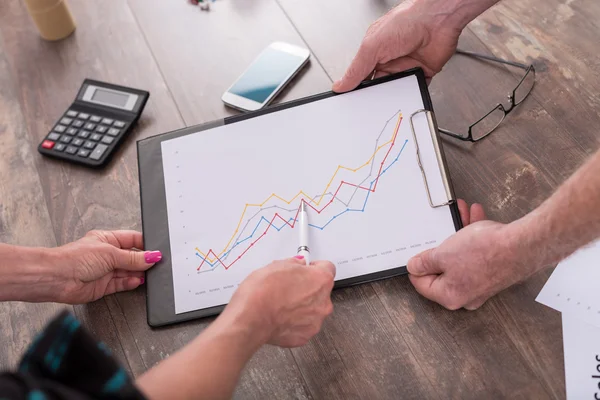 Trabajo en equipo y discusión — Foto de Stock