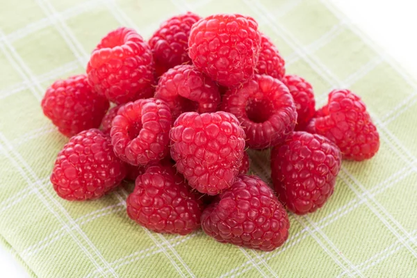 Haufen frischer Himbeeren — Stockfoto