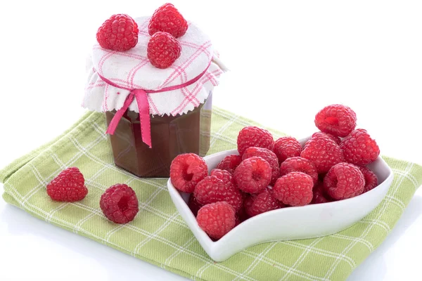 Tarro de mermelada de frambuesa con frambuesas frescas —  Fotos de Stock